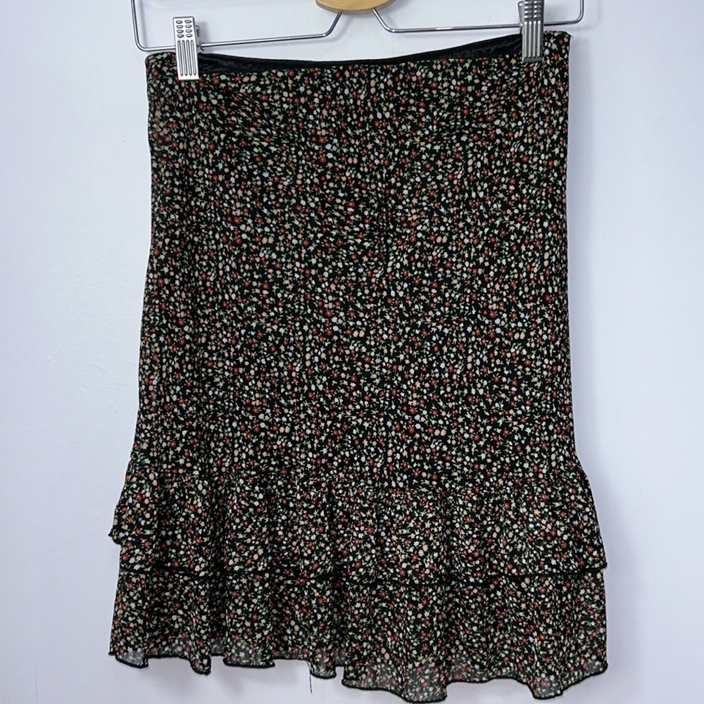 Beechers Brook Floral Skirt Ruffle - Picture 3 of 9